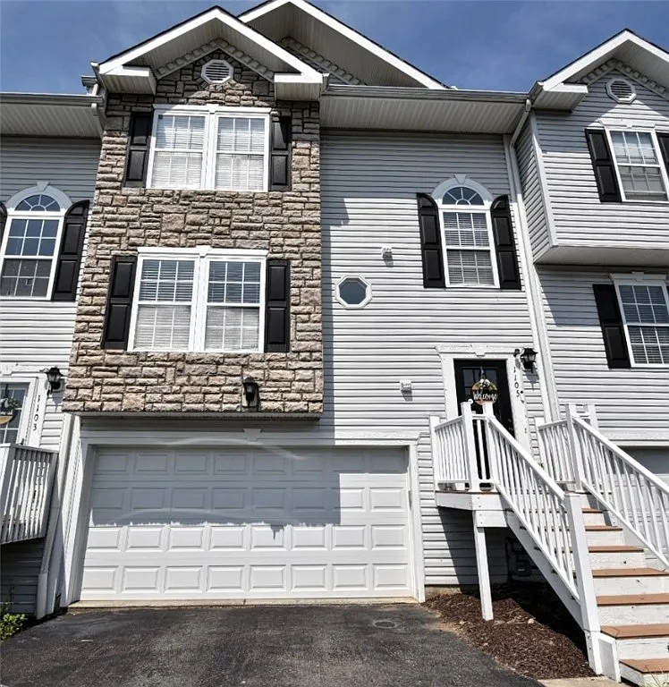 1105 Arrowhead Dr photo 1