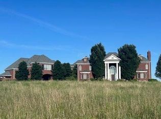 910 Aiken Rd, Versailles, KY 40383