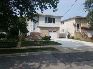 28 Beverly Rd, Wantagh, NY 11793
