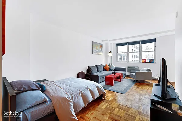Sold by Sotheby's International Realty | media 9