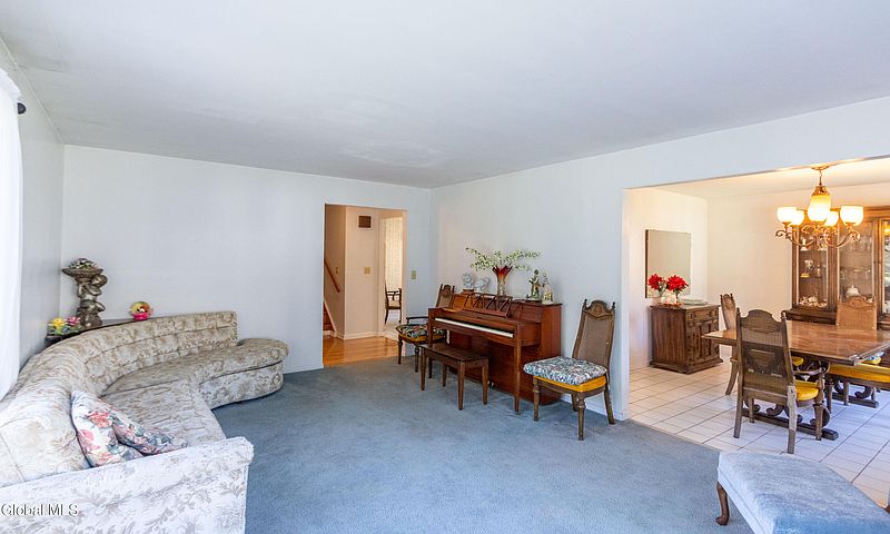 5th image of 8 Sawyer Place