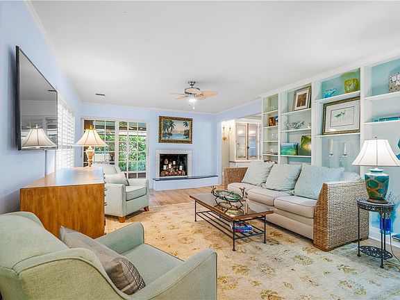 3rd image of 535 Gardenia Ln