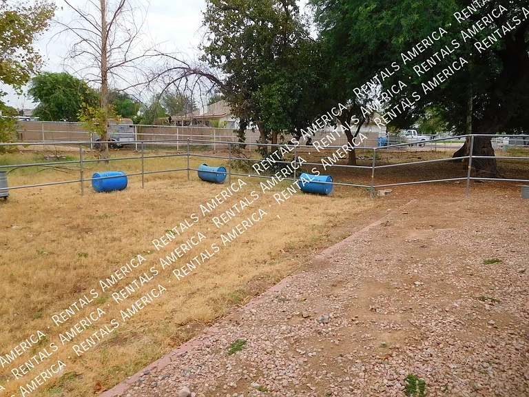 5747 N 105th Ln — Photo 38
