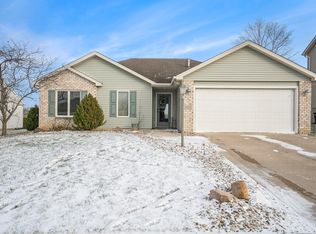 2122 Highlander Dr, Warsaw, IN 46580