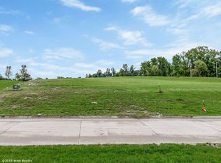 12811 Ridgeview Dr, Urbandale, IA 50323