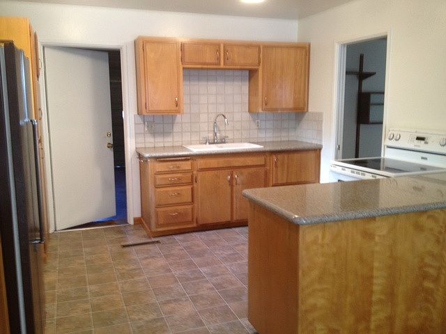 2nd image of 1625 O'Farrell St