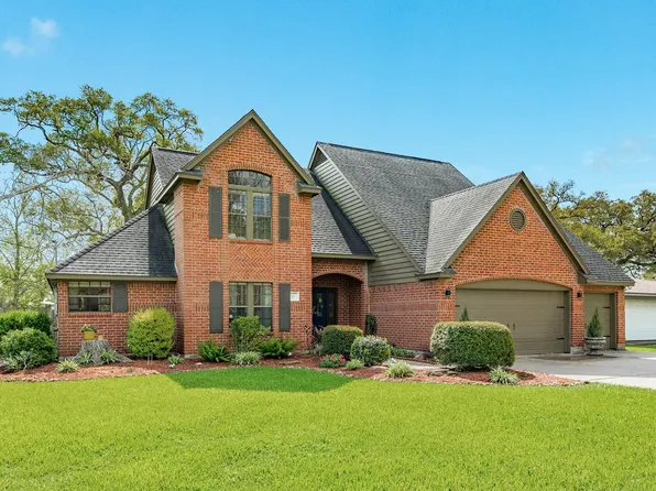 100 Van Winkle St, Lake Jackson, TX 77566