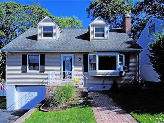 2nd image of 11 Spruce Dr