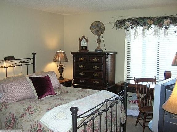 3rd image of 1835 Yuma Ln N