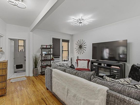 5th image of 8374 Talbot Street #4D