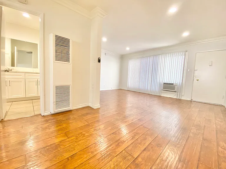 6151 Fountain Ave #15 — Photo 4