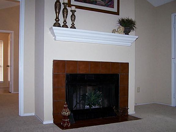 4th image of 114 E Denton Dr