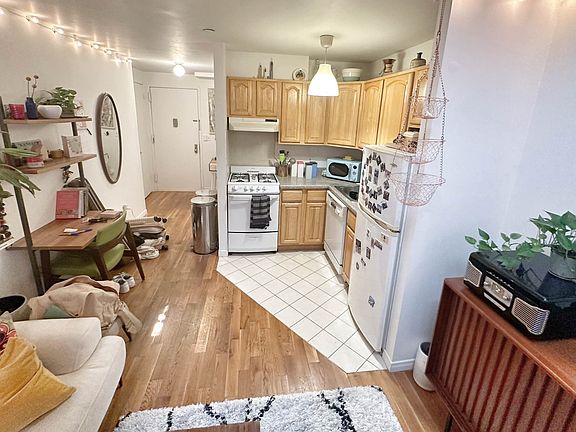 4th image of 266 E 10th St APT 2B