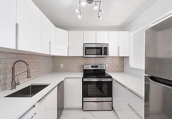 2nd image of 161 W 129th St #3