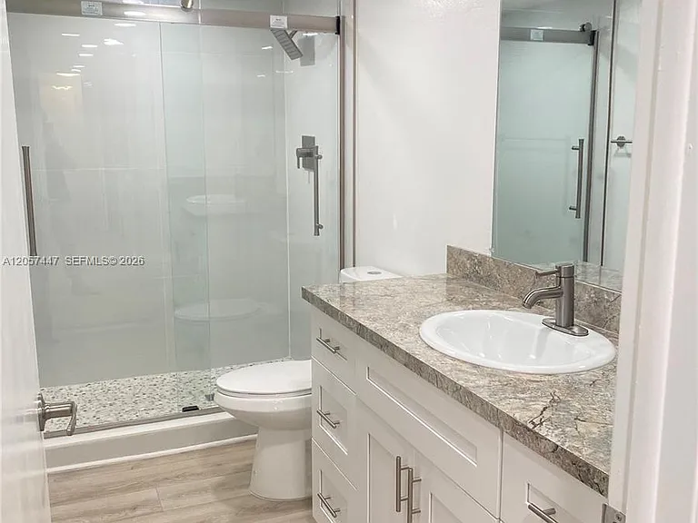 240 Lakeview Dr #303 — Photo 7