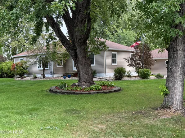 607 S 9th St, Milbank, SD 57252