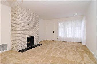 Living room :: 536 B St