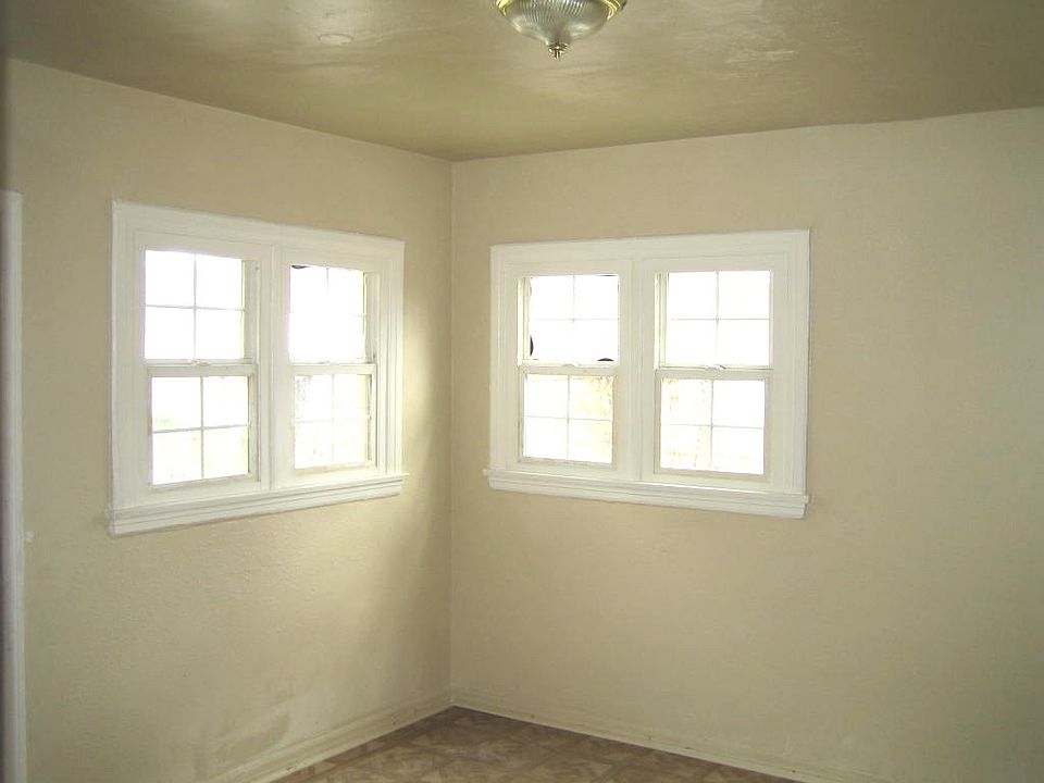 1st image of 662 W 9th St