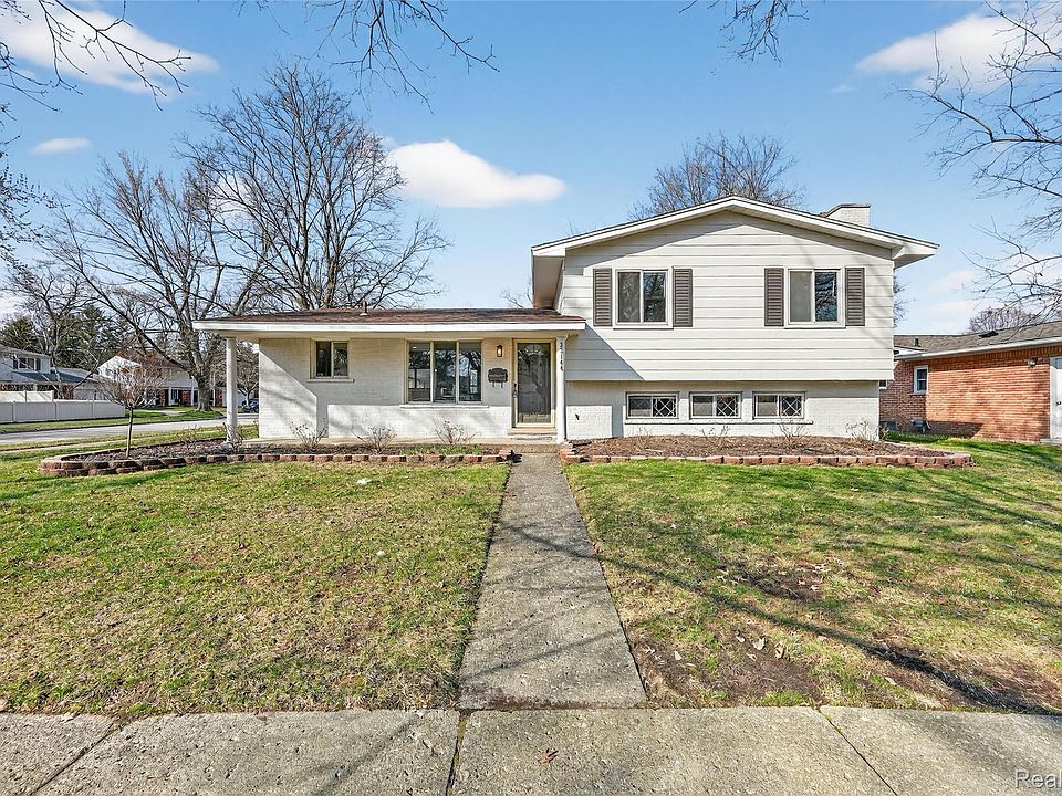 1st image of 33144 Tall Oaks St