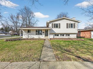 33144 Tall Oaks St, Farmington, MI 48336