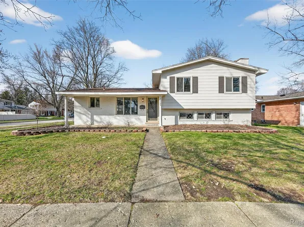 33144 Tall Oaks St, Farmington, MI 48336