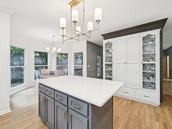 4th image of 3028 Brookhill Dr