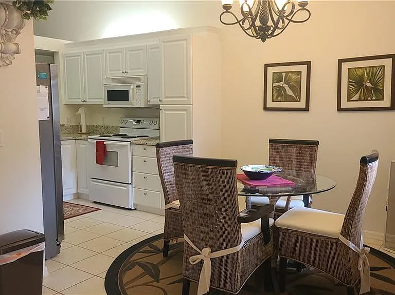 445 Robin Hood Cir #201 — Photo 4