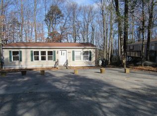 182 Southerton Ln, Greentown, PA 18426
