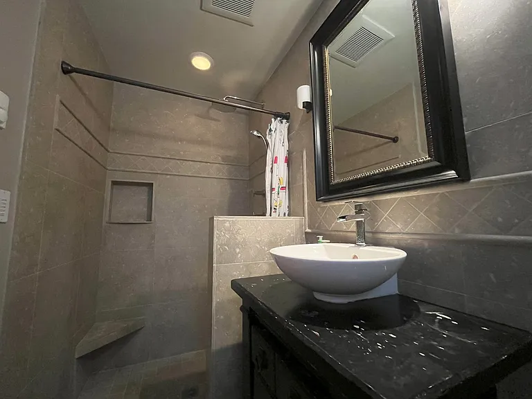 2046 NW Flanders St #B13 — Photo 28