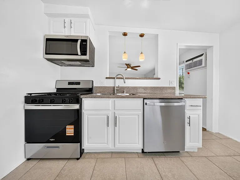 6944-6954 Coldwater Canyon Ave — Photo 19