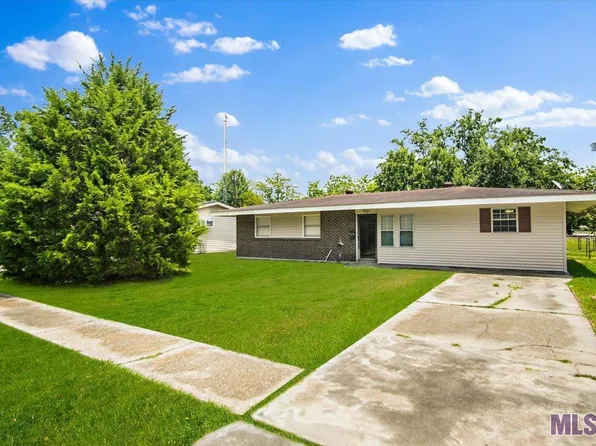 528 Azalea St, Port Allen, LA 70767