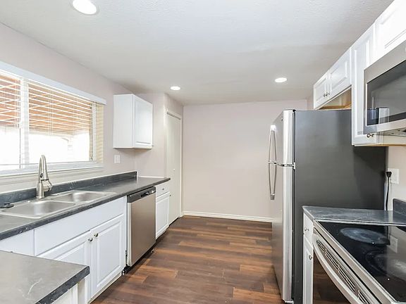 4th image of 3196 Victor St