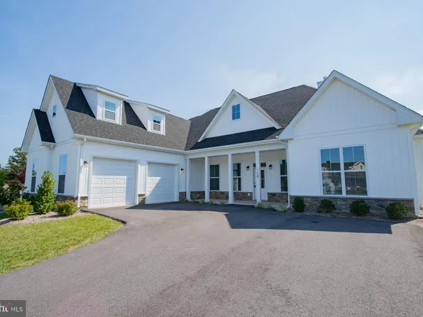 128 Glenaire Rd, Bunker Hill, WV 25413