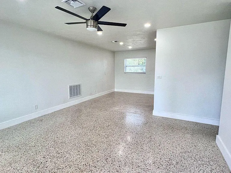 124 Abaco Dr — Photo 7
