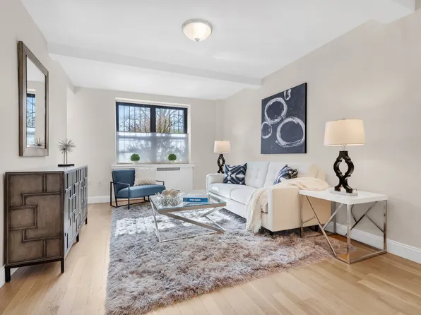 425 Central Park West 1D image 1 of 8