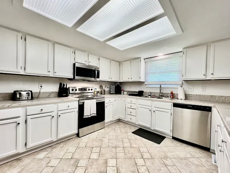 6556 Yankee Rd — Photo 41
