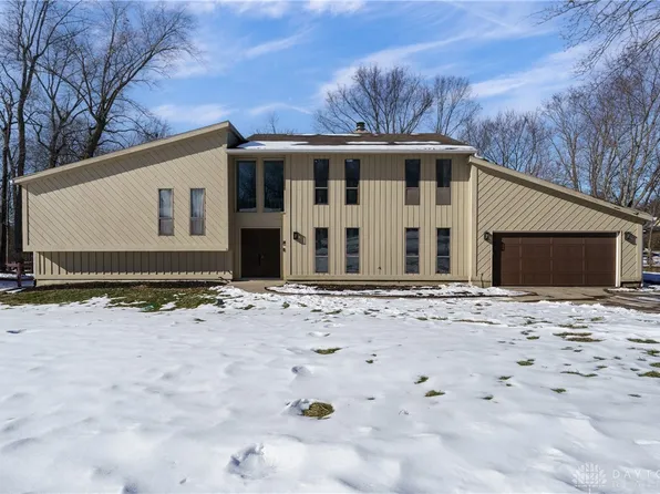 1382 Ambridge Rd, Dayton, OH 45459