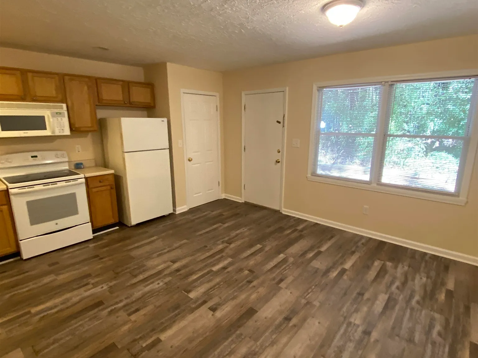 2 bed, 1.0 bath, 1000 sqft, $1,320 — Photo 4