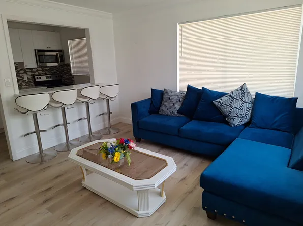 684 NE 37th St, Oakland Park, FL