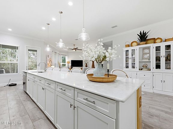 3rd image of 429 PELICAN POINTE Road