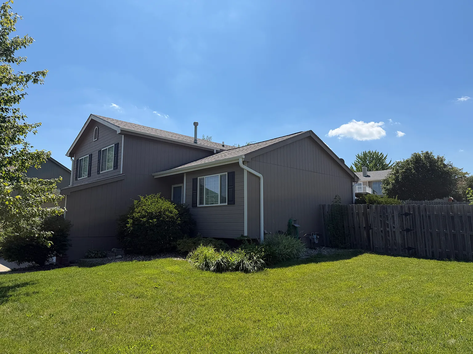 3 bed, 1793 sqft, $2,400 — Photo 2