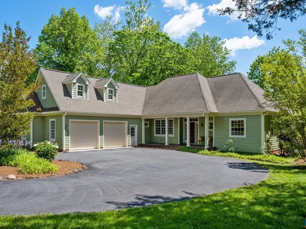 1498 Monocan Dr, Nellysford, VA 22958