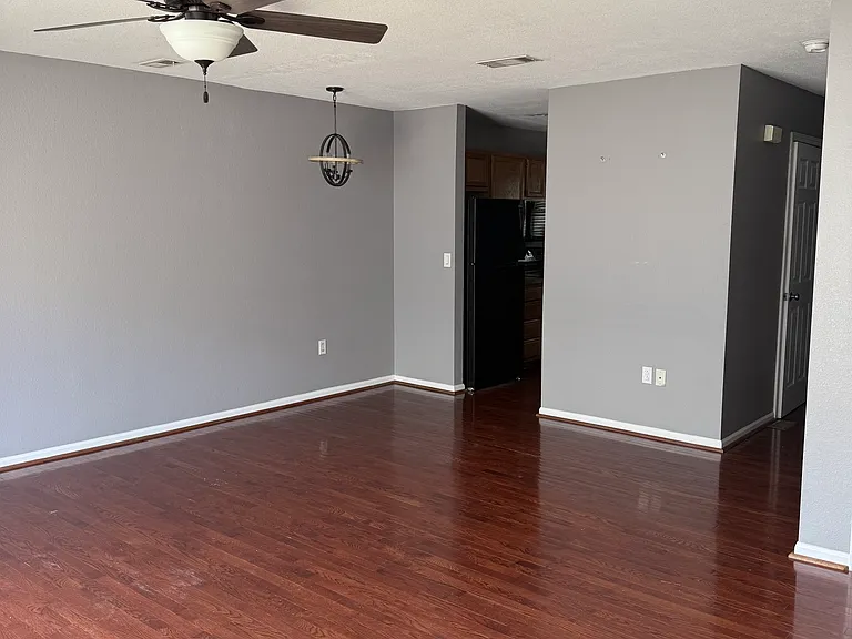 5503 SW Chapella St — Photo 3