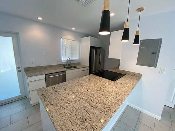 5th image of 3631 NE 11th Ave