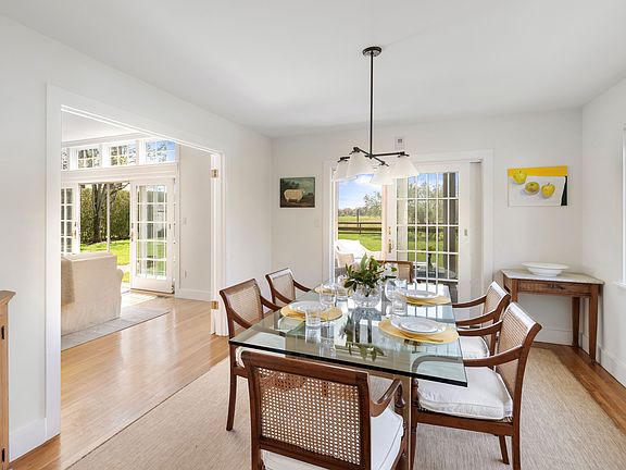 4th image of 26 Osborne Farm Ln