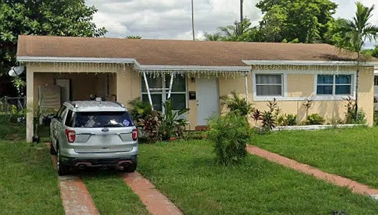 3 bed, 988 sqft, $2,300 — Photo 1