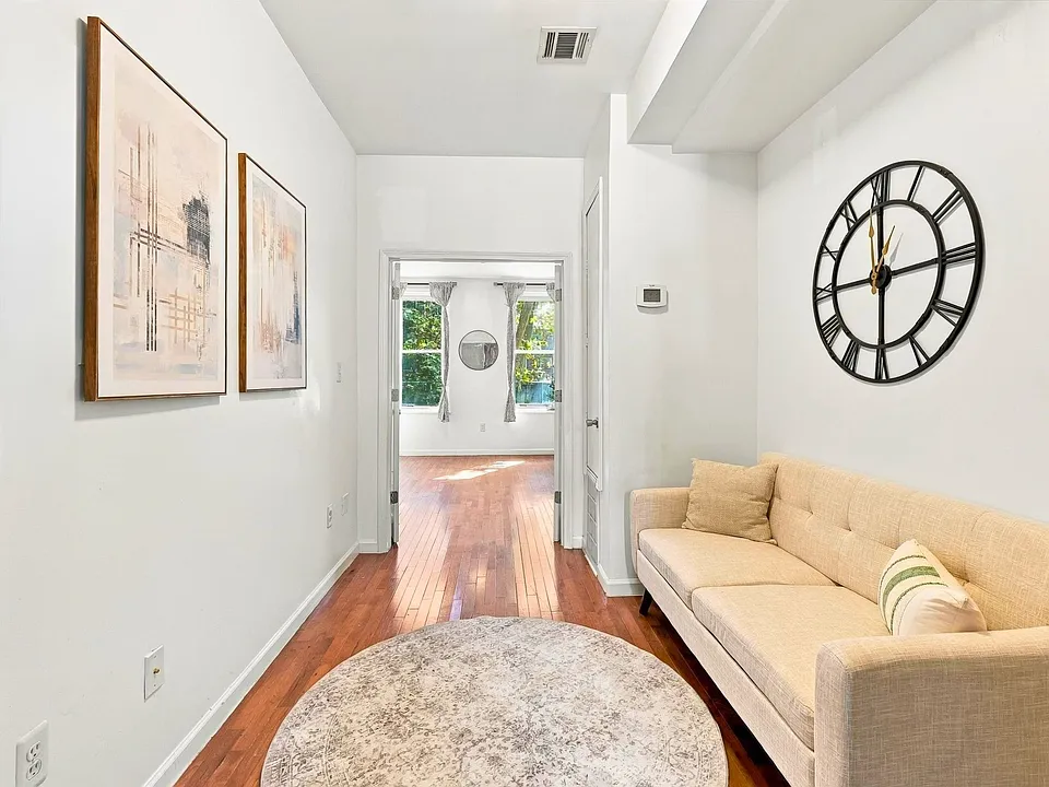 112 Morris St #2