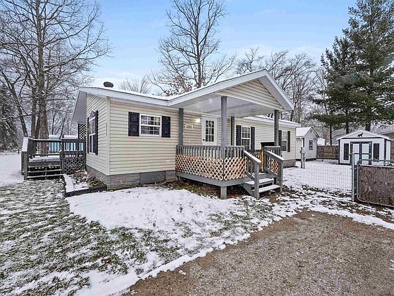 2nd image of 835 Crestwood Ln
