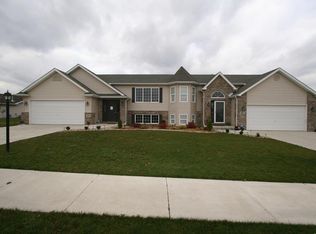 1095 Csokasy Ct, Hobart, IN 46342
