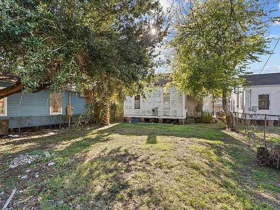 3rd image of 2814 Avenue L
